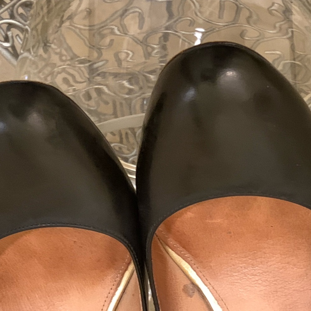 Coach Pumps. - Picture 4 of 7